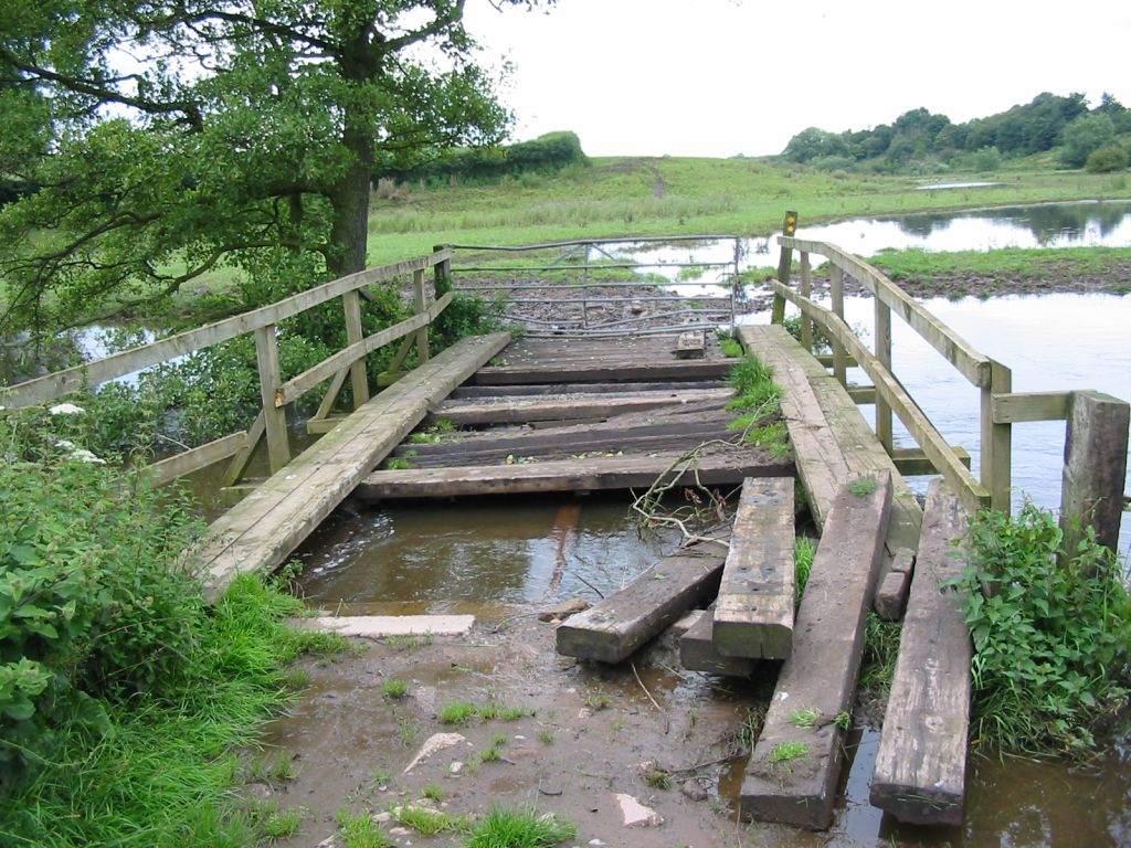 The bridge over the River Weaver on the South Cheshire Way on 22nd July 2007